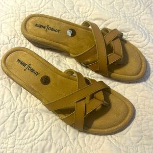 NWOT Minnetonka leather sandals, size 9